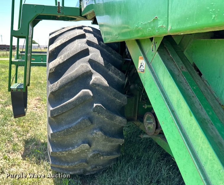 image for item OI9122 1996 John Deere 9600 combine