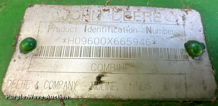 image for item OI9122 1996 John Deere 9600 combine
