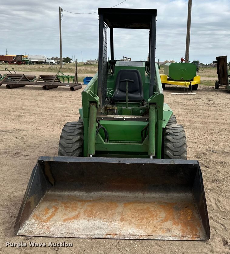 image for item OI9165 1982 John Deere L125L skid steer loader