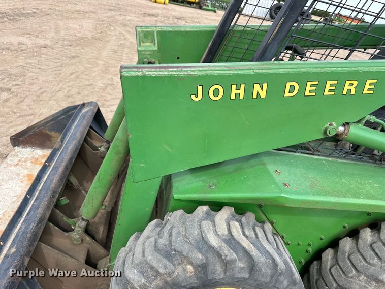 image for item OI9165 1982 John Deere L125L skid steer loader