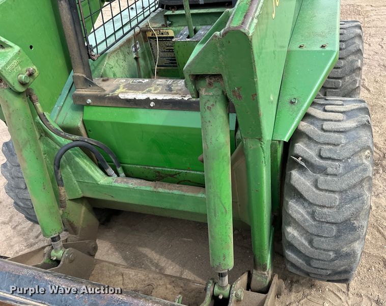 image for item OI9165 1982 John Deere L125L skid steer loader