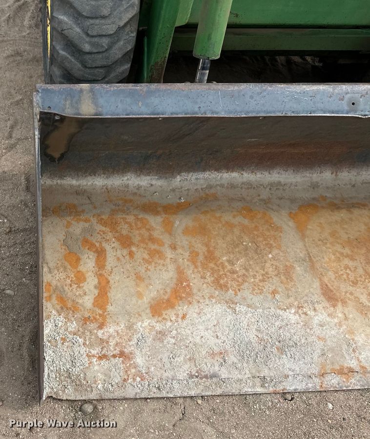 image for item OI9165 1982 John Deere L125L skid steer loader