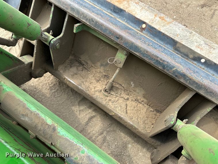 image for item OI9165 1982 John Deere L125L skid steer loader