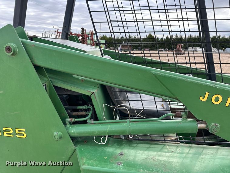 image for item OI9165 1982 John Deere L125L skid steer loader