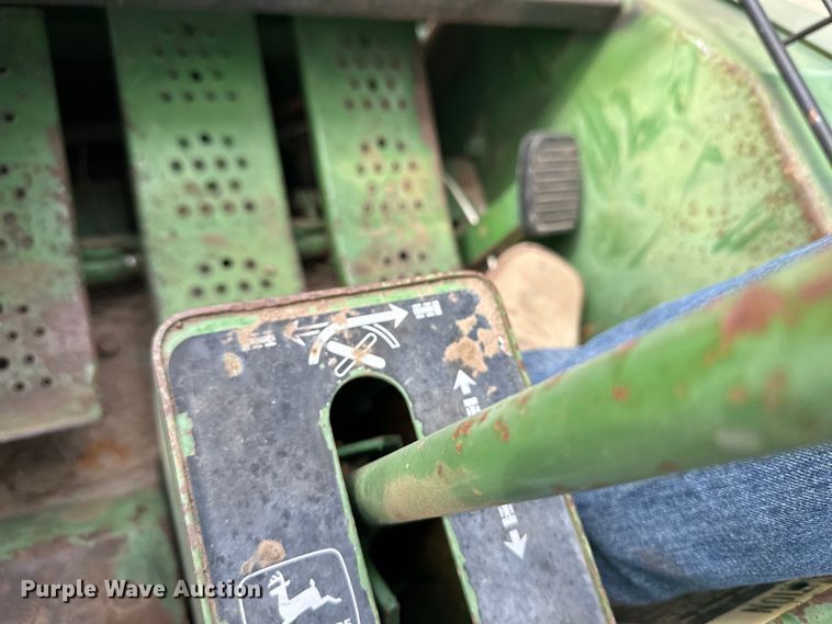 image for item OI9165 1982 John Deere L125L skid steer loader