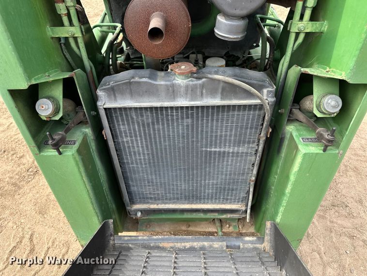 image for item OI9165 1982 John Deere L125L skid steer loader