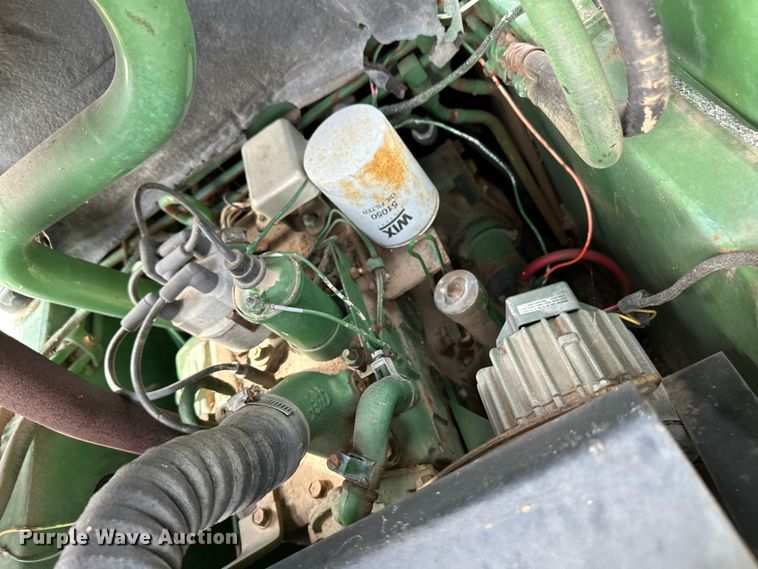 image for item OI9165 1982 John Deere L125L skid steer loader