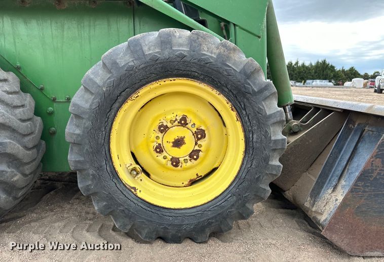 image for item OI9165 1982 John Deere L125L skid steer loader