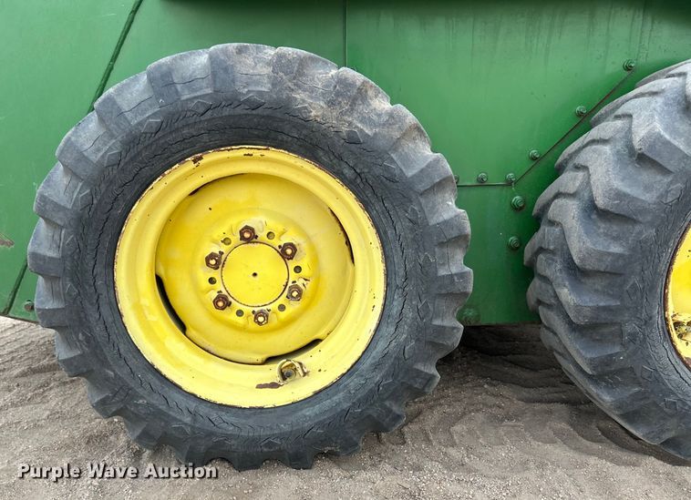 image for item OI9165 1982 John Deere L125L skid steer loader