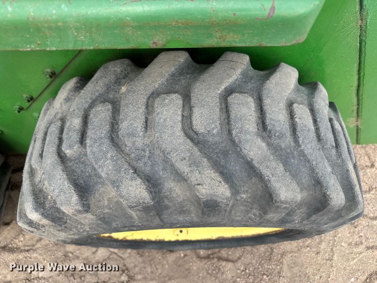 image for item OI9165 1982 John Deere L125L skid steer loader