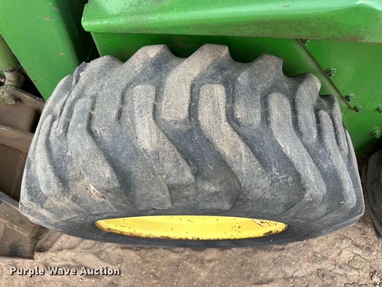 image for item OI9165 1982 John Deere L125L skid steer loader