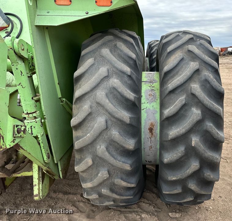 image for item OI9166 1983 Steiger Bearcat ST225 4WD tractor