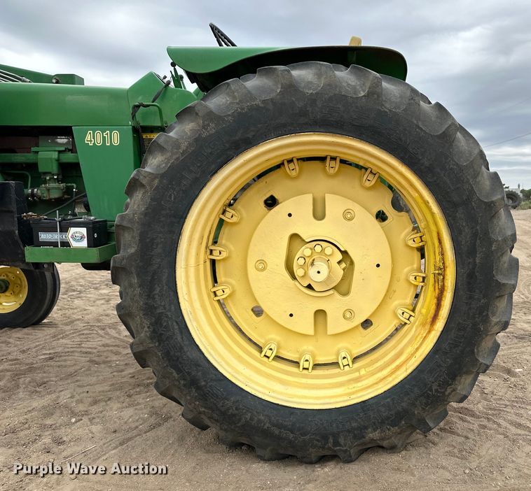 image for item OI9188 1963 John Deere 4010 tractor