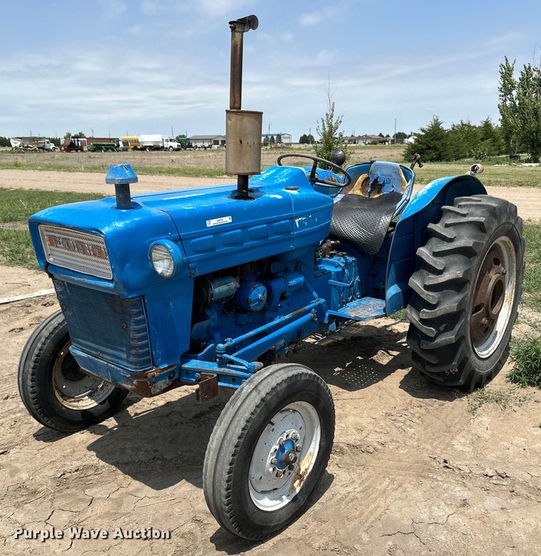 image for item OI9194 1964 Ford 2000 tractor