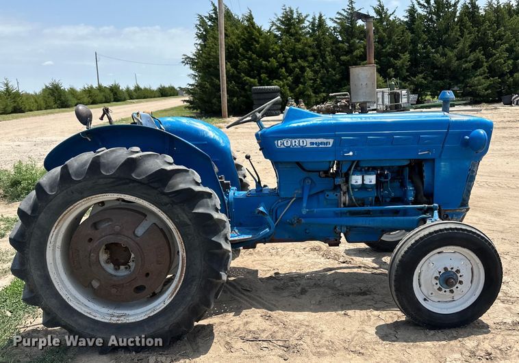 image for item OI9194 1964 Ford 2000 tractor