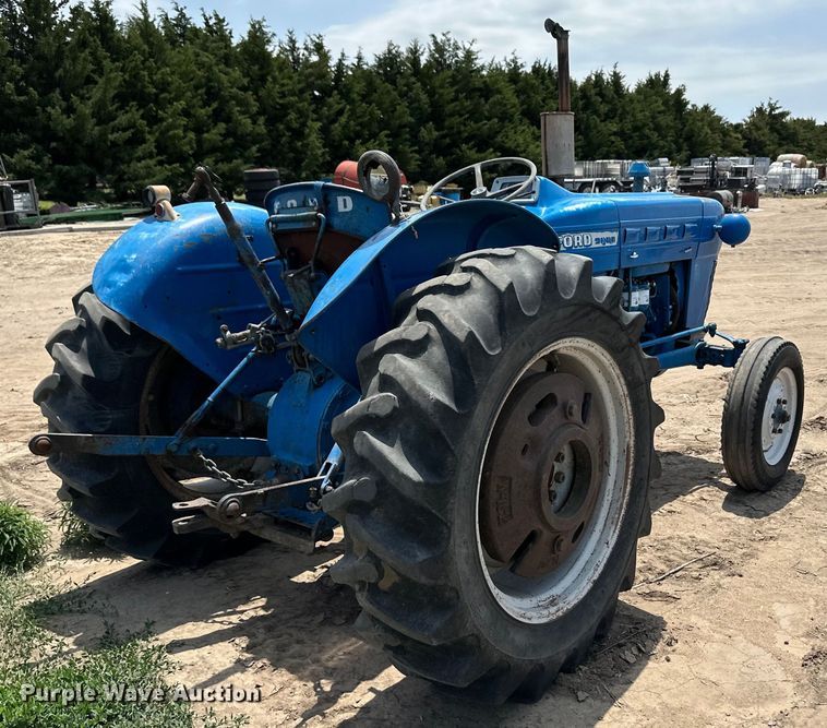 image for item OI9194 1964 Ford 2000 tractor