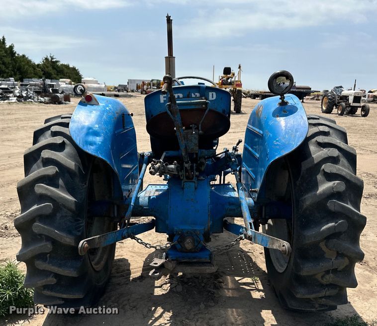 image for item OI9194 1964 Ford 2000 tractor