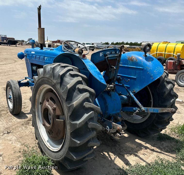 image for item OI9194 1964 Ford 2000 tractor