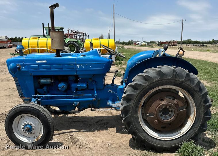 image for item OI9194 1964 Ford 2000 tractor