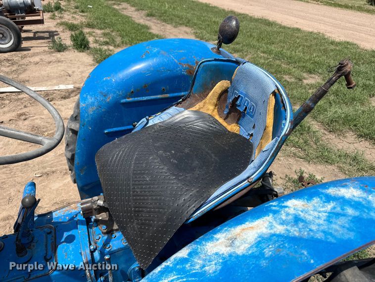 image for item OI9194 1964 Ford 2000 tractor