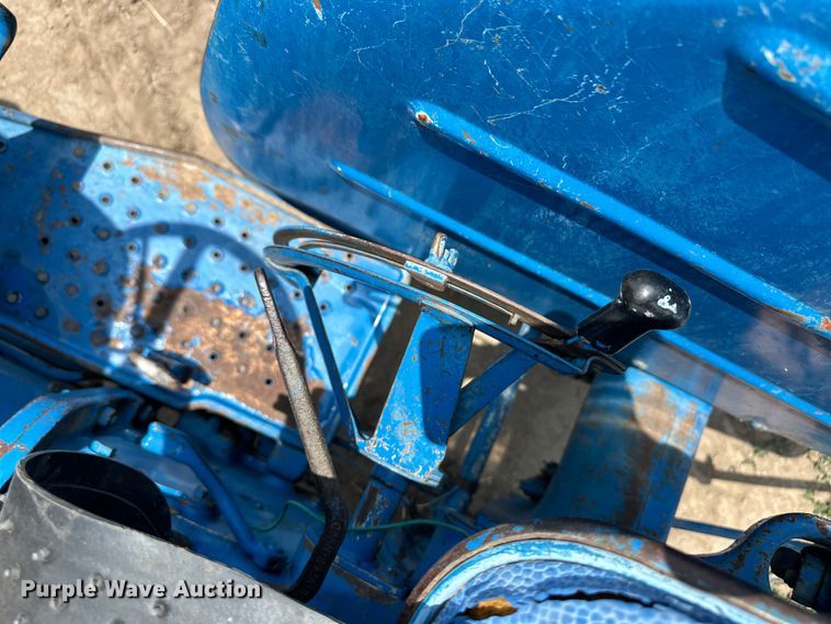 image for item OI9194 1964 Ford 2000 tractor