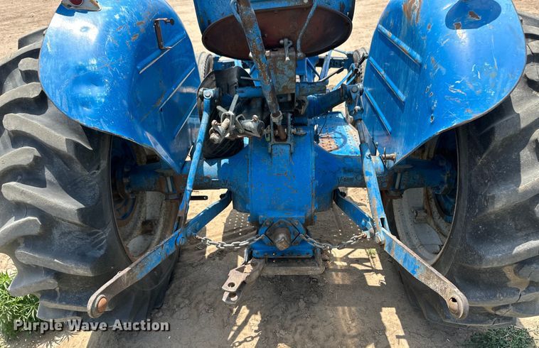 image for item OI9194 1964 Ford 2000 tractor