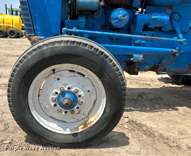 image for item OI9194 1964 Ford 2000 tractor