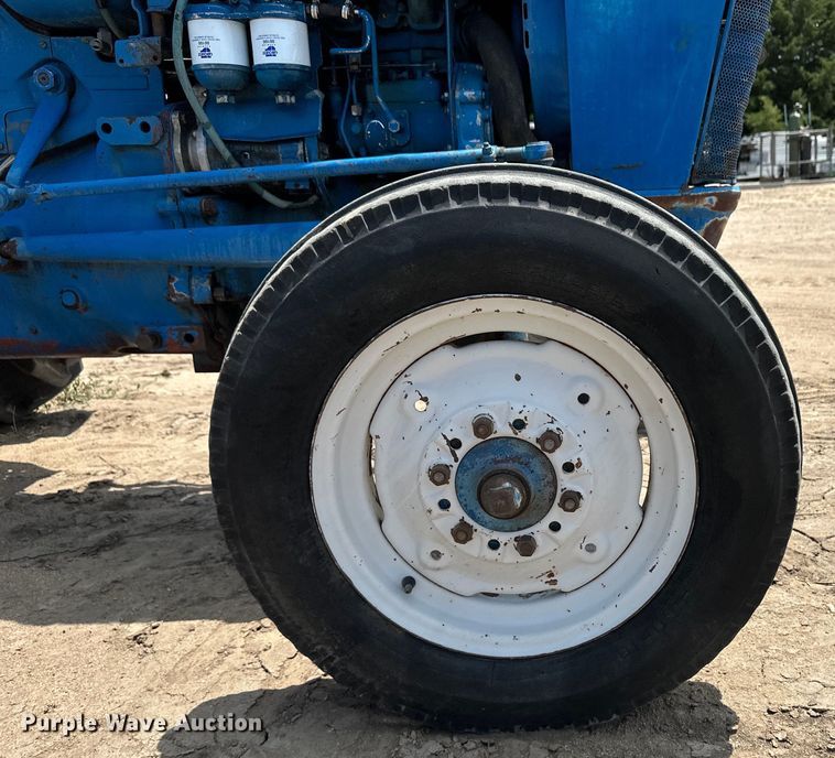 image for item OI9194 1964 Ford 2000 tractor
