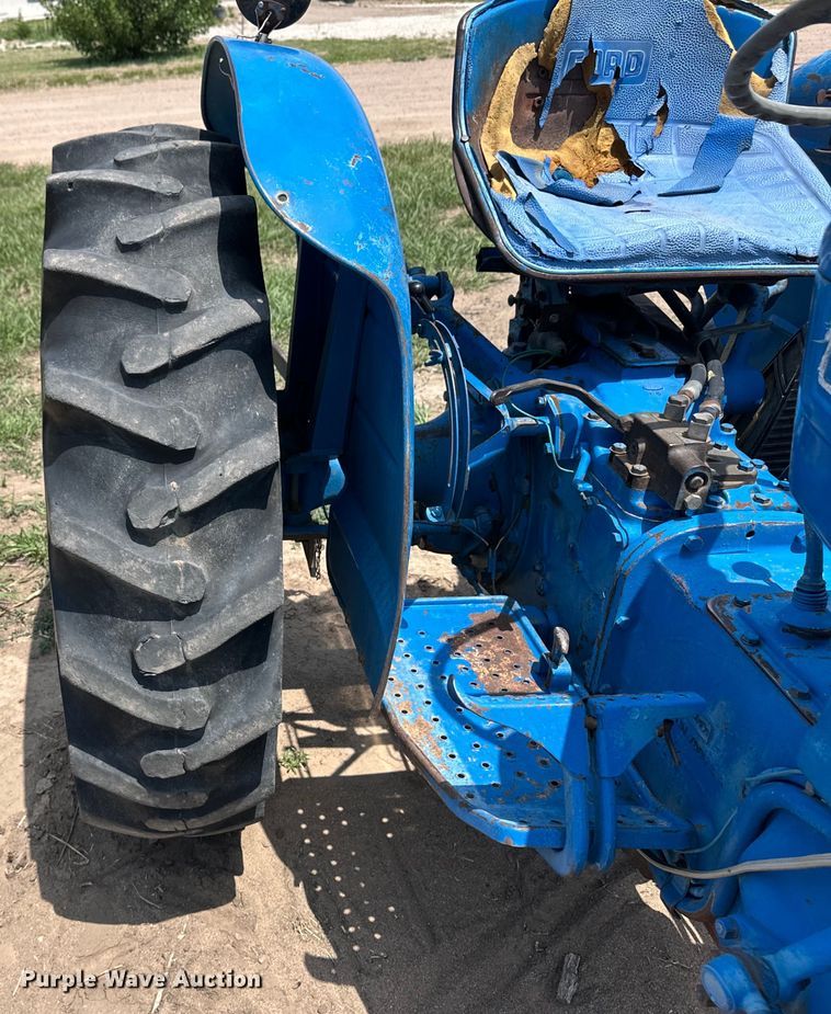 image for item OI9194 1964 Ford 2000 tractor