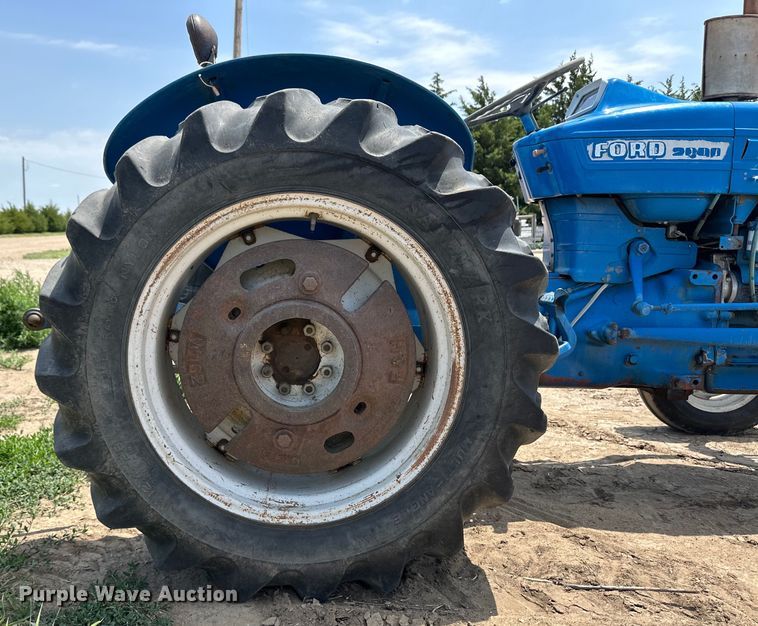 image for item OI9194 1964 Ford 2000 tractor