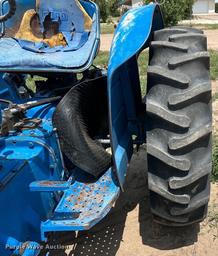image for item OI9194 1964 Ford 2000 tractor