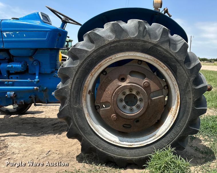 image for item OI9194 1964 Ford 2000 tractor