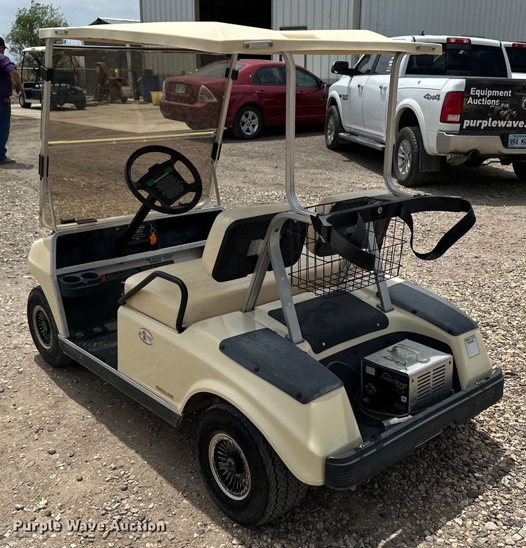 image for item OI9198 1997 Club Car DS golf cart