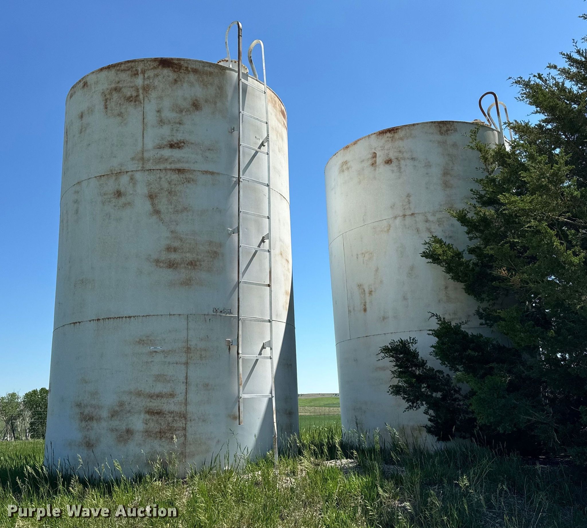 (2) tanks in Natoma, KS Item OE9227 for sale Purple Wave