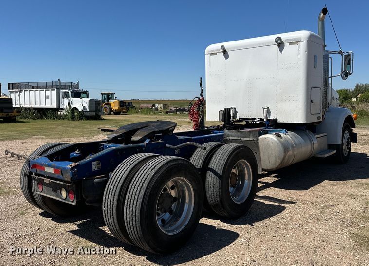 image for item DK6586 2007 Peterbilt 378 semi truck
