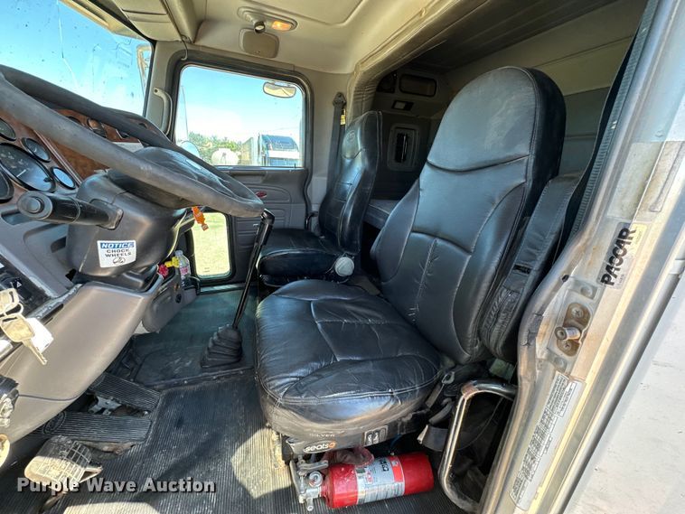 image for item DK6586 2007 Peterbilt 378 semi truck