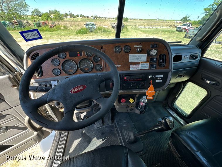 image for item DK6586 2007 Peterbilt 378 semi truck