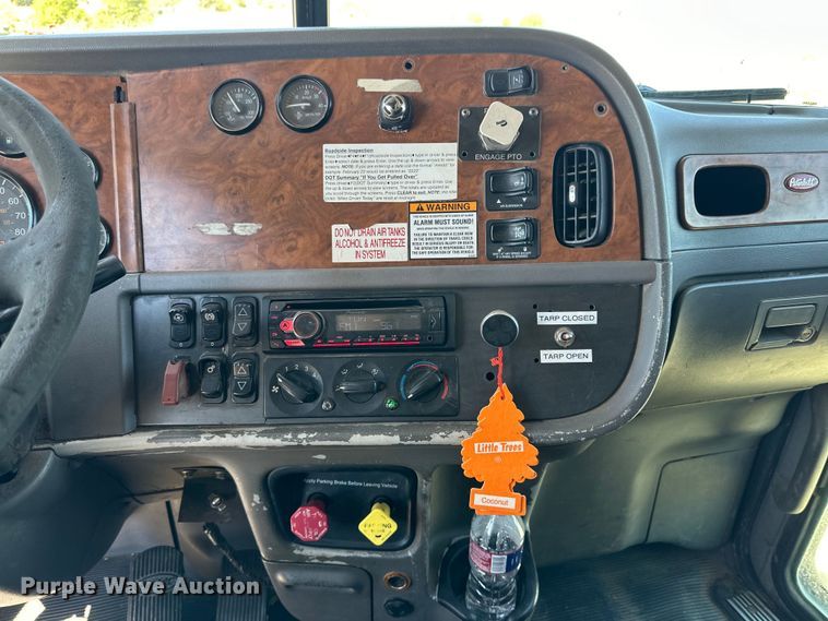 image for item DK6586 2007 Peterbilt 378 semi truck