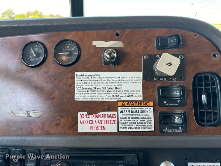 image for item DK6586 2007 Peterbilt 378 semi truck