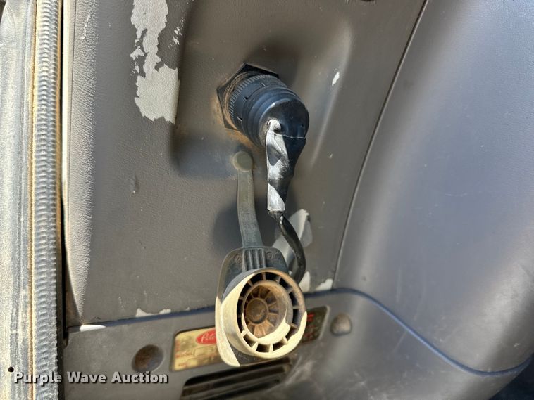 image for item DK6586 2007 Peterbilt 378 semi truck