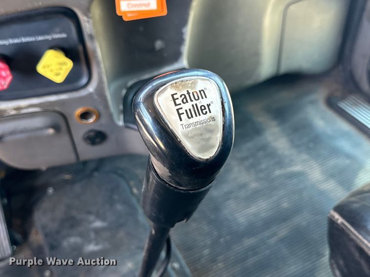 image for item DK6586 2007 Peterbilt 378 semi truck