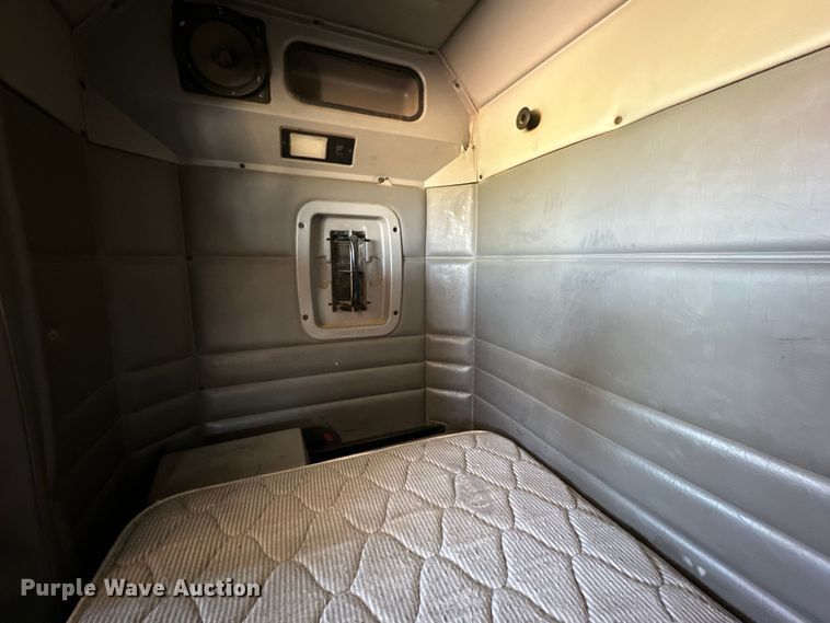 image for item DK6586 2007 Peterbilt 378 semi truck