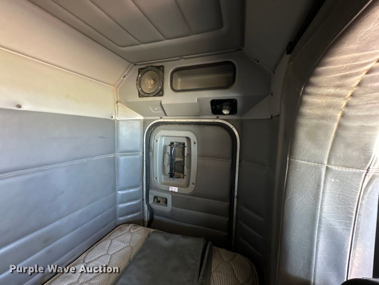 image for item DK6586 2007 Peterbilt 378 semi truck