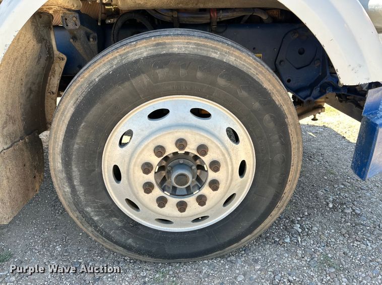 image for item DK6586 2007 Peterbilt 378 semi truck