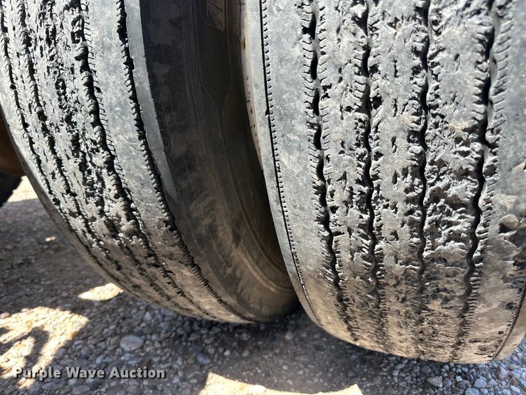 image for item DK6586 2007 Peterbilt 378 semi truck