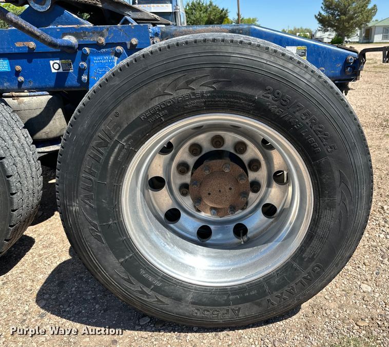 image for item DK6586 2007 Peterbilt 378 semi truck