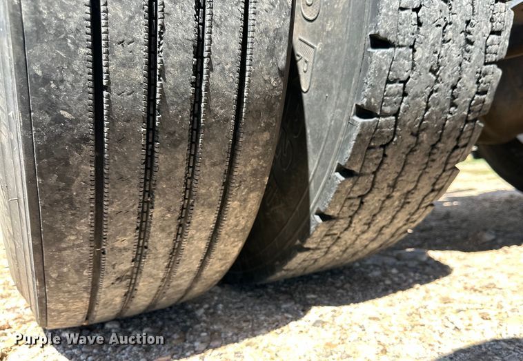 image for item DK6586 2007 Peterbilt 378 semi truck