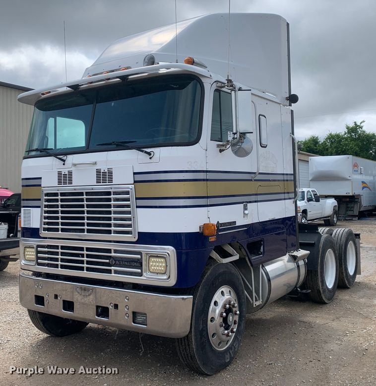 image for item DM7855 1993 International 9600 semi truck