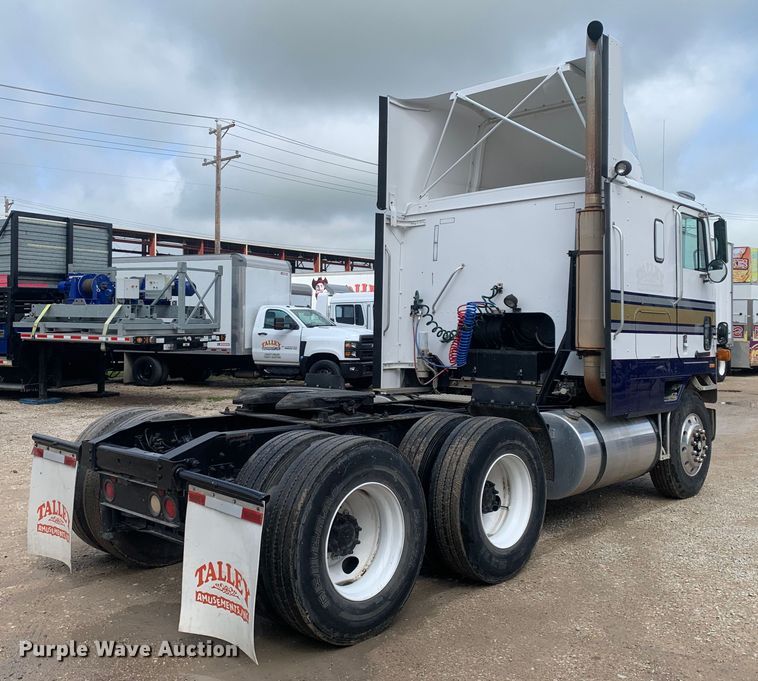 image for item DM7855 1993 International 9600 semi truck