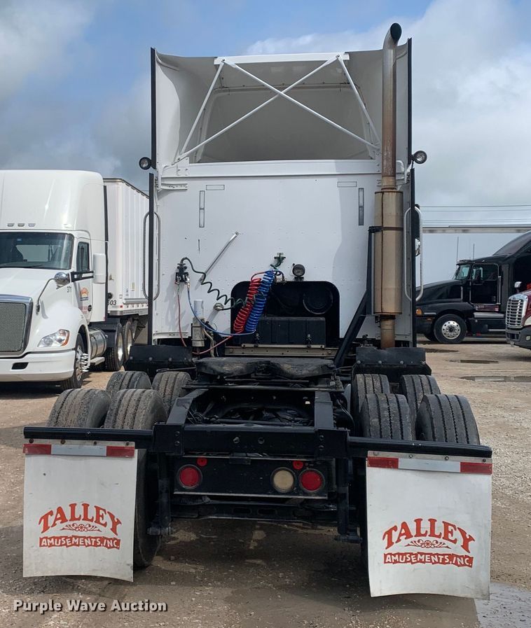 image for item DM7855 1993 International 9600 semi truck